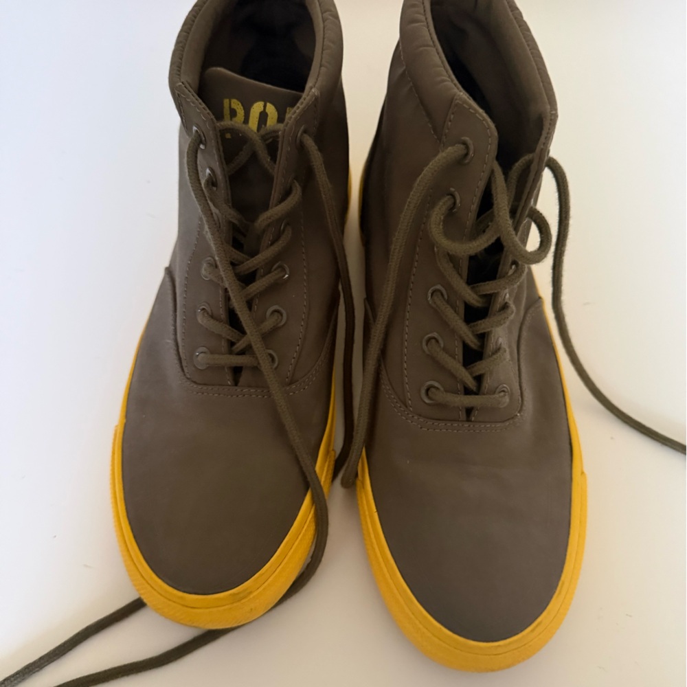 Polo by Ralph Lauren Olive High-Top Sneakers with Yellow gummy sole
Sz 9.5